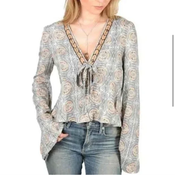 Patterned V-Neck Women's Top - Picture 4 of 16